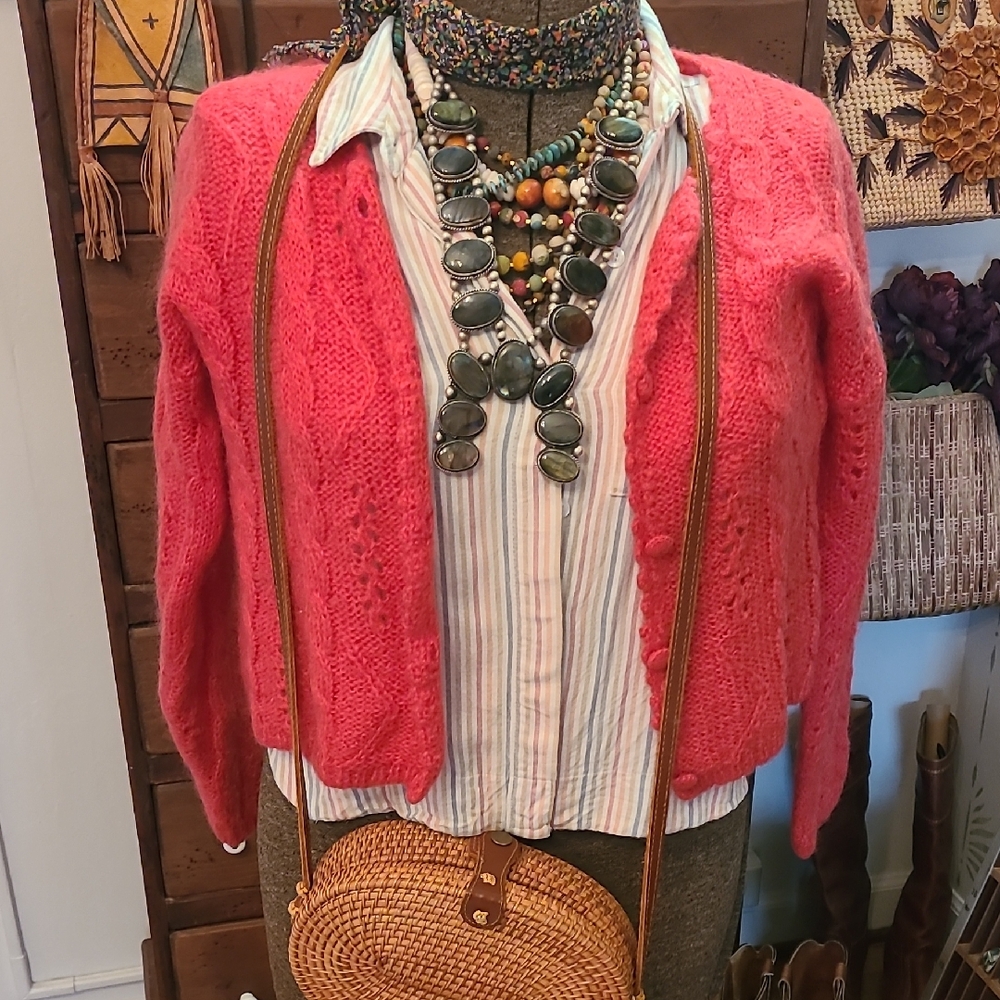 Beautiful Vintage Mohair Blend Women's Cropped Pink Sweater Size Medium